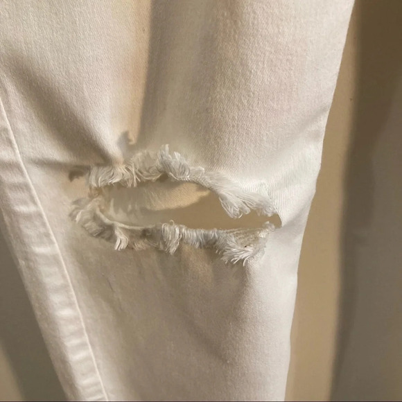 FREE PEOPLE Sz 31 Boyfriend Style Distressed Jeans - Picture 2 of 14